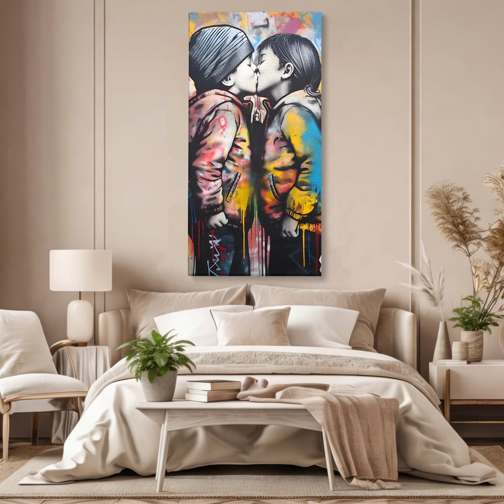 Tablou canvas cu tablou canvas cu doi copii sarutandu-se, fara rama, pe sasiu de lemn, pe perete intr-un dormitor